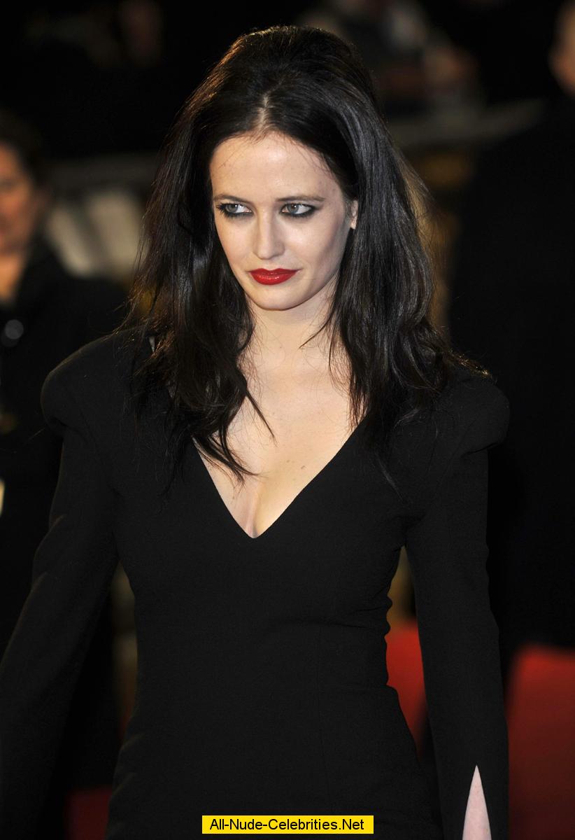 Eva Green shows legs at The Rum Diary preiere