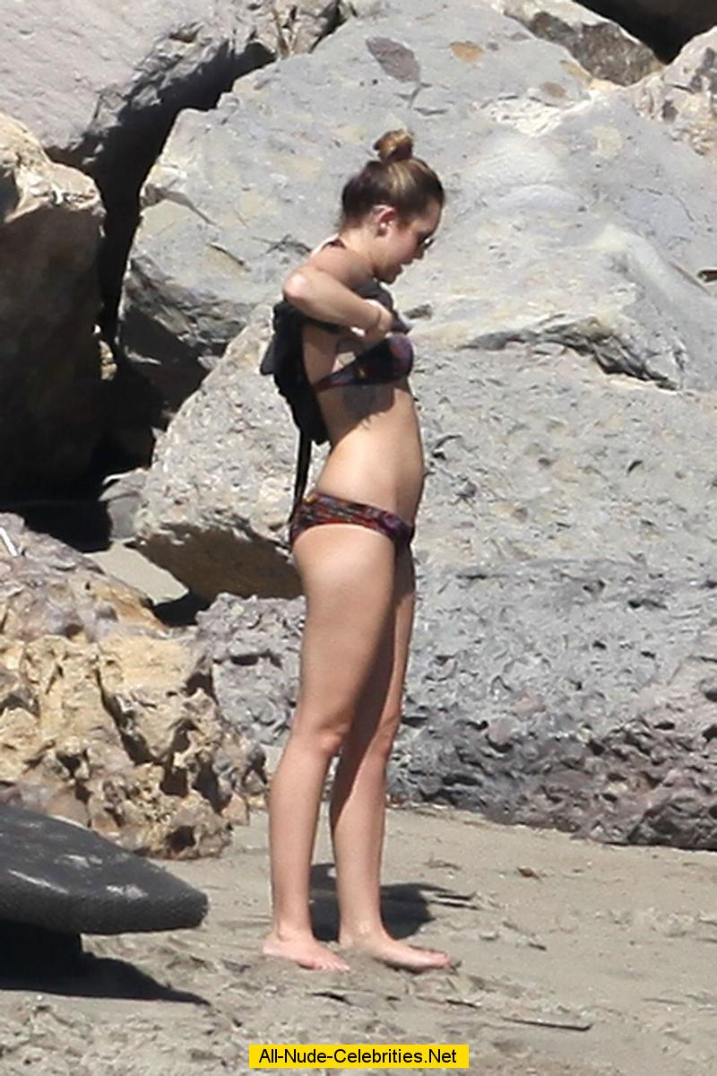 Miley cyrus bikini pool