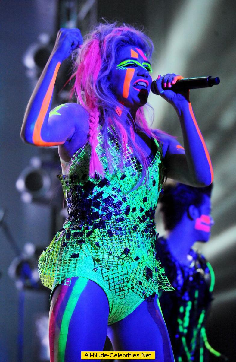 Kesha sexy performs at MTV Europe Music Awards stage