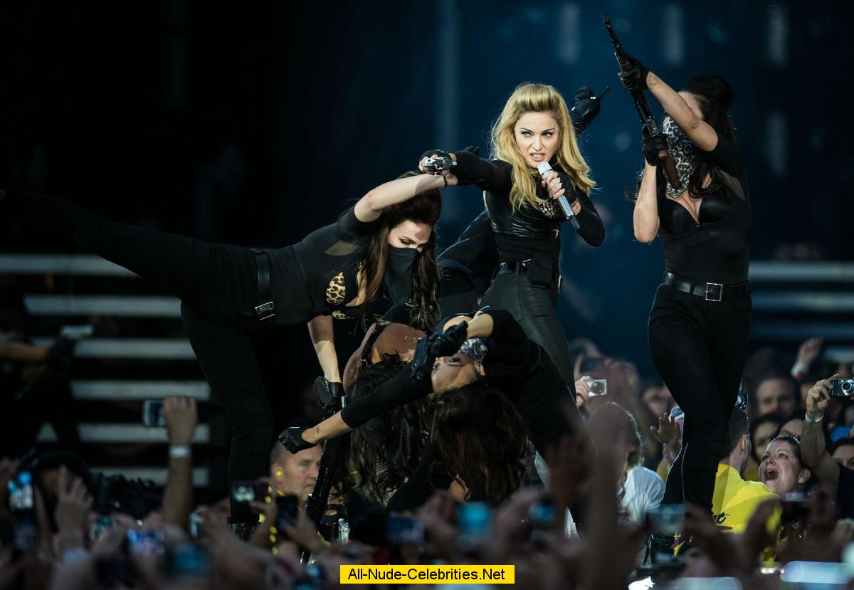 Juq 620 madonna. Madonna концерт. Мадонна певица концерт. Madonna MDNA Tour. Мадонна в Лондоне.